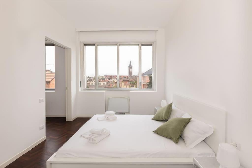 Elegante Bilocale Porta Genova - Mirable Pm Apartment Milan Bagian luar foto