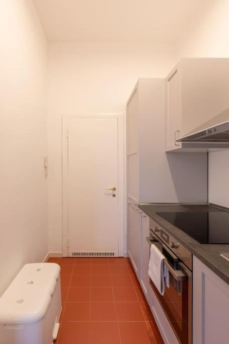 Elegante Bilocale Porta Genova - Mirable Pm Apartment Milan Bagian luar foto