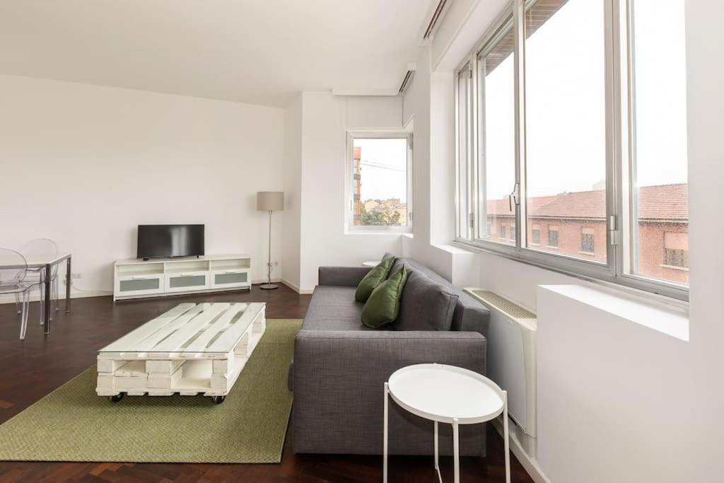 Elegante Bilocale Porta Genova - Mirable Pm Apartment Milan Bagian luar foto